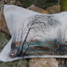 Lněný ,malovaný a ručně vyšívaný polštářek