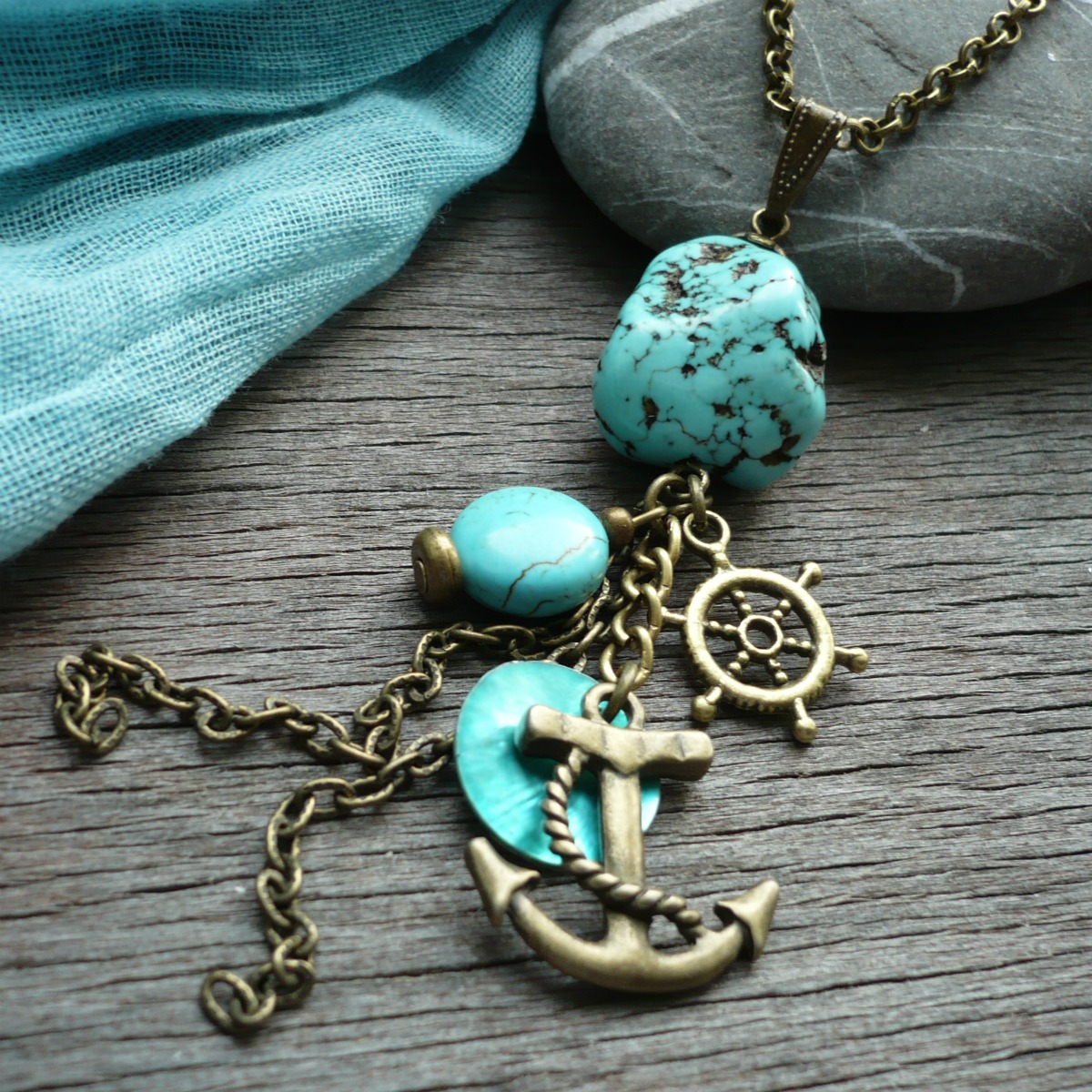 Mořský přívěsek s tyrkenitem