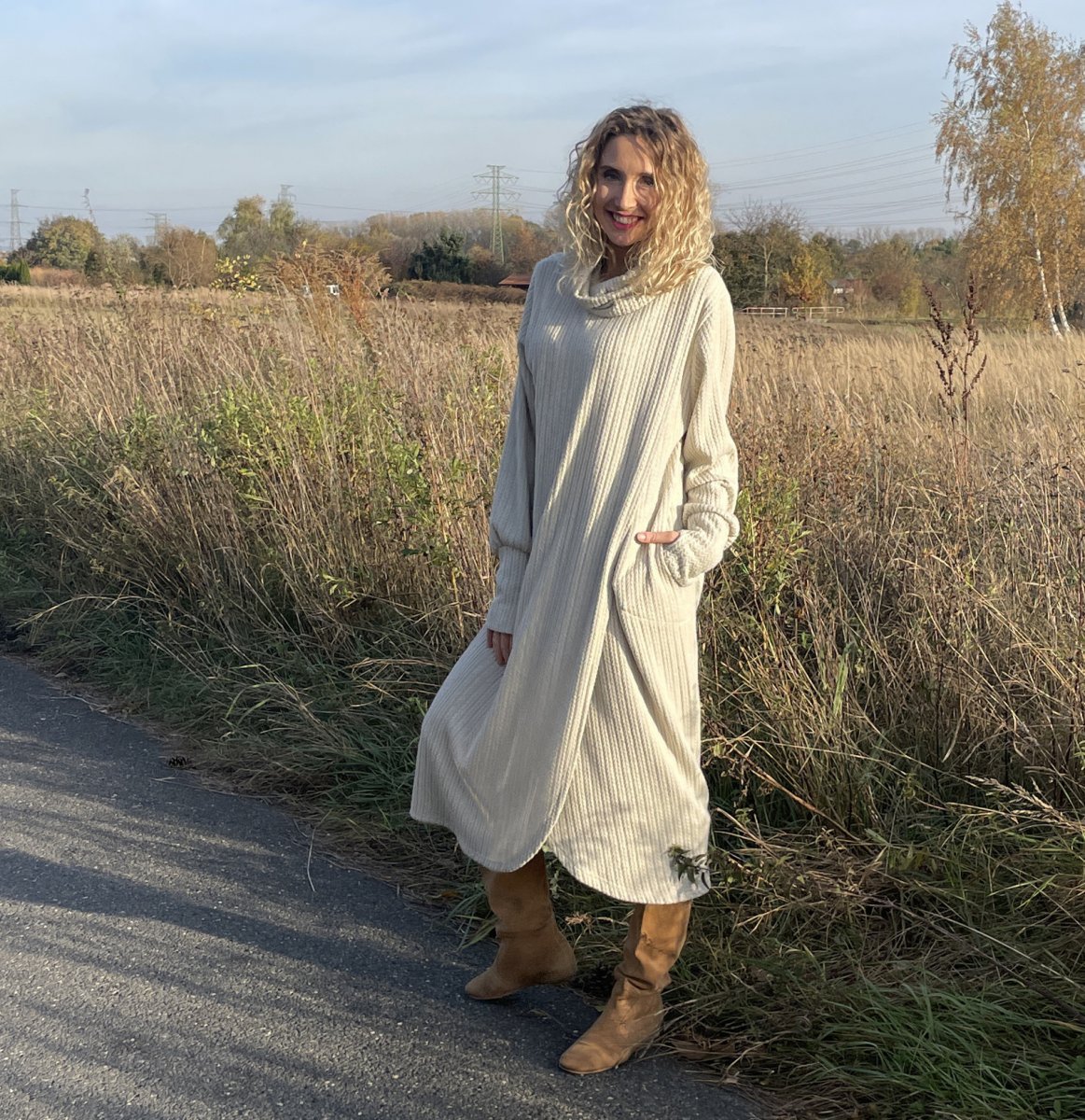 Smetanový maxirolák dlouhý plastický vzor