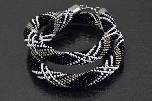 Háčkovaný náhrdelník/dutinka No. 12