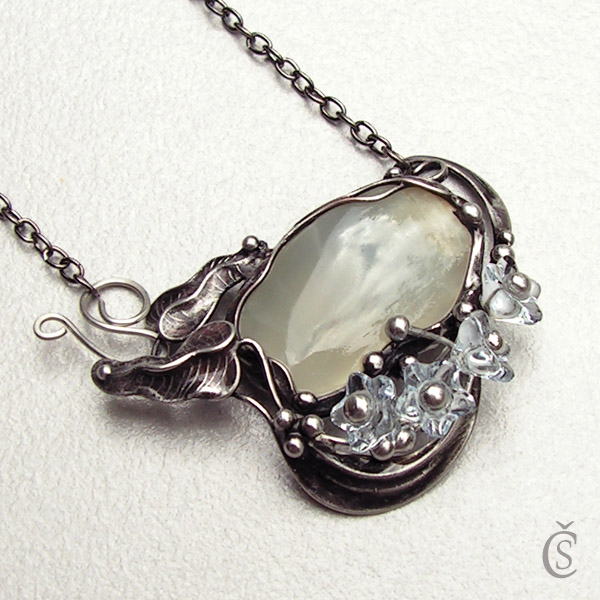 Ledové květy - Měsíční kámen, Sklo