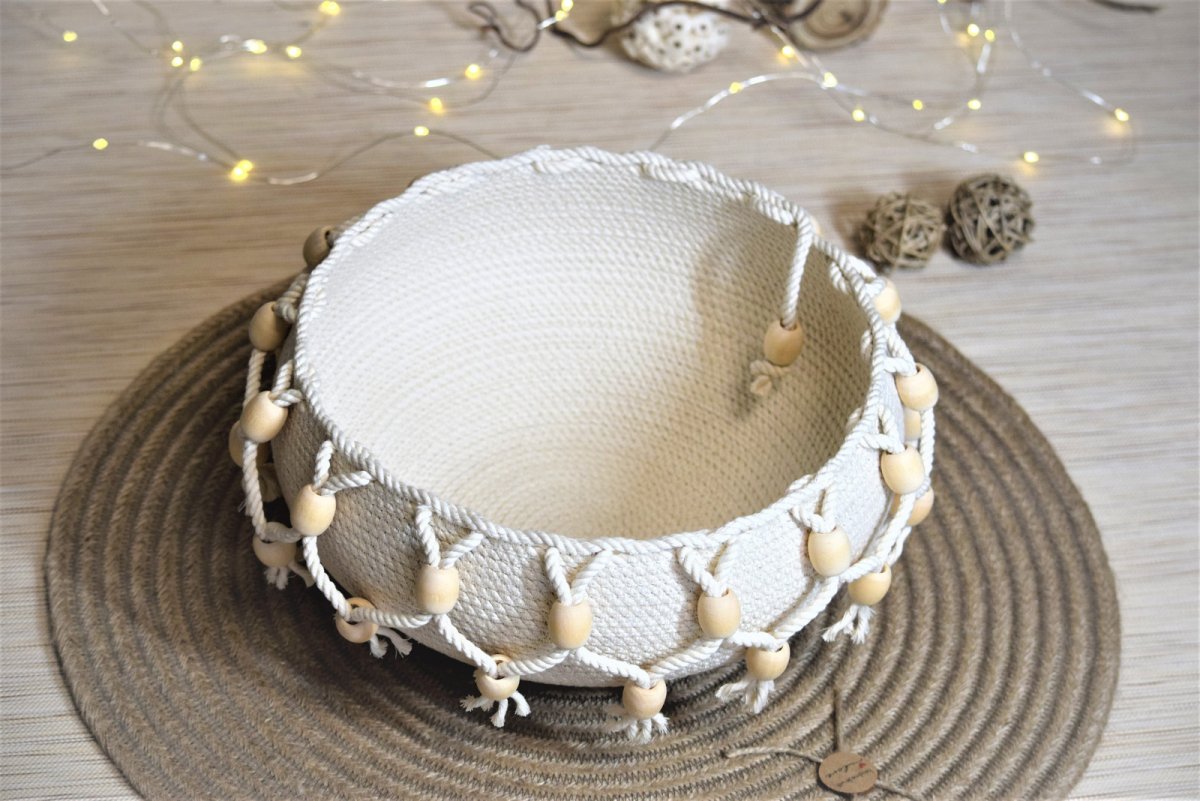 Velká buclatá mísa s dřevěnými korálky 1203