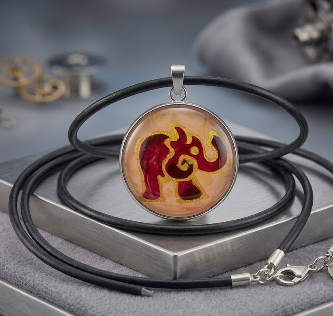 Ručně malovaný skleněný náhrdelník-rubínový slon pro štěstí