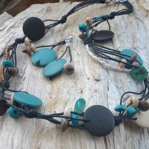 Hnědo/tyrkysové dřevěné korále a náušnice