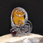 Prstýnek s jantarem