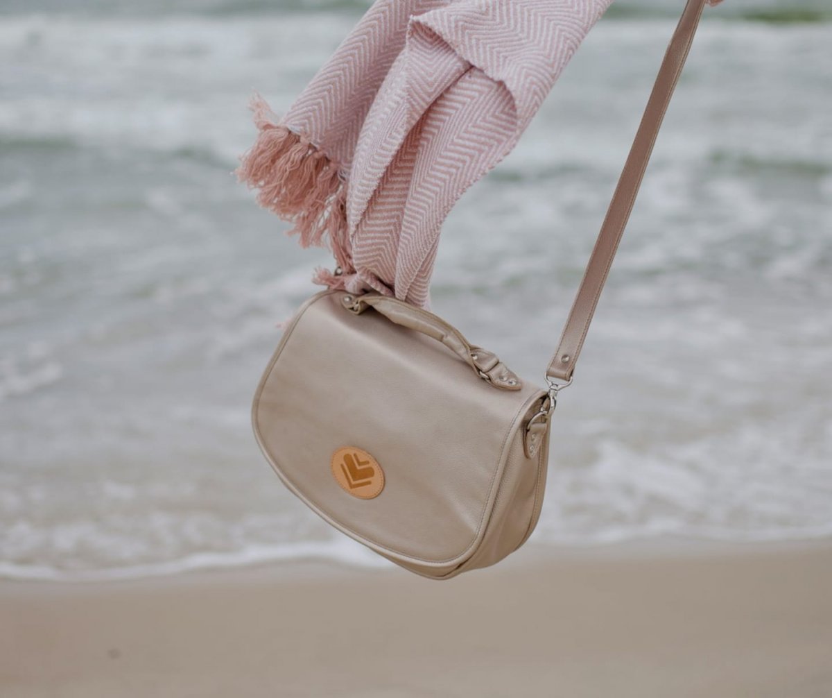 Kožená kabelka - zlatá s aplikací