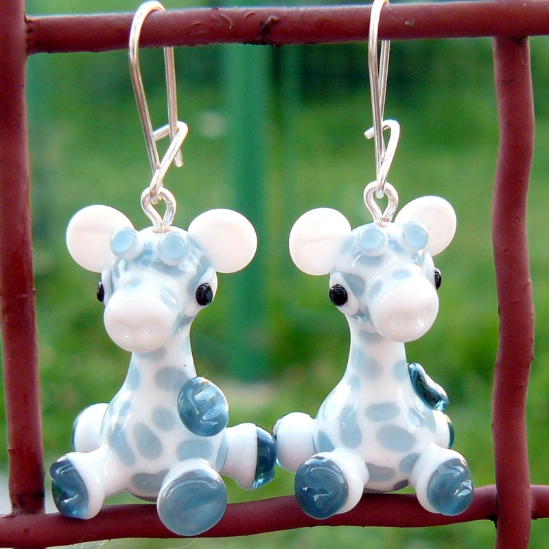 Náušnice bílá žirafa - vinuté perle