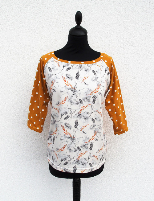 S PUNTÍKY (XL) - dámské tričko