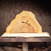 Stolní dřevěné hodiny