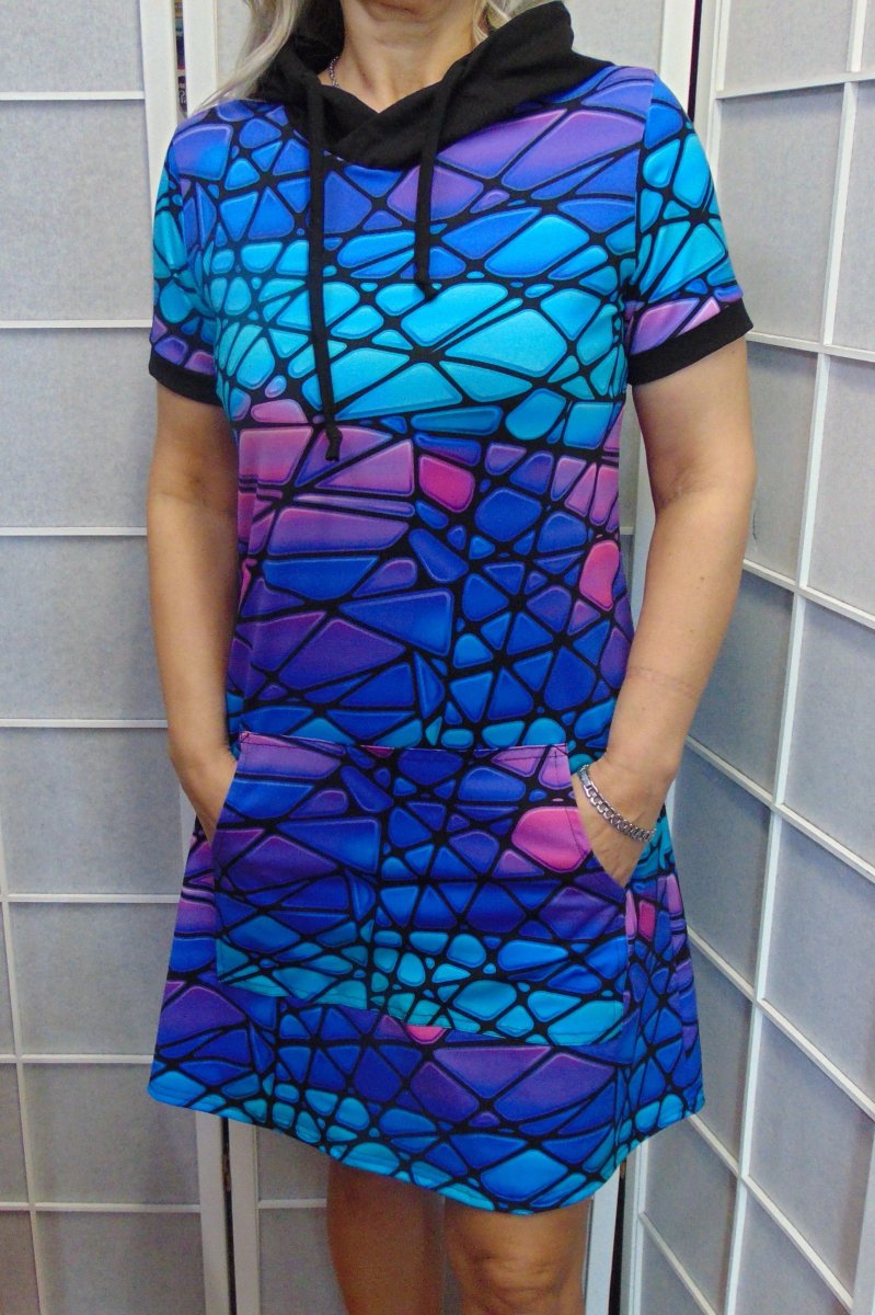 Šaty s kapucí - mozaika (bavlna)