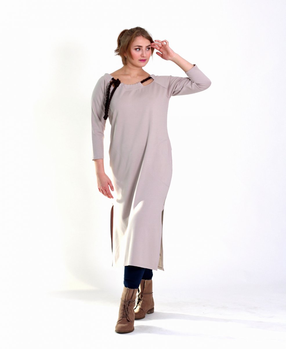 Světlé šaty s vázáním