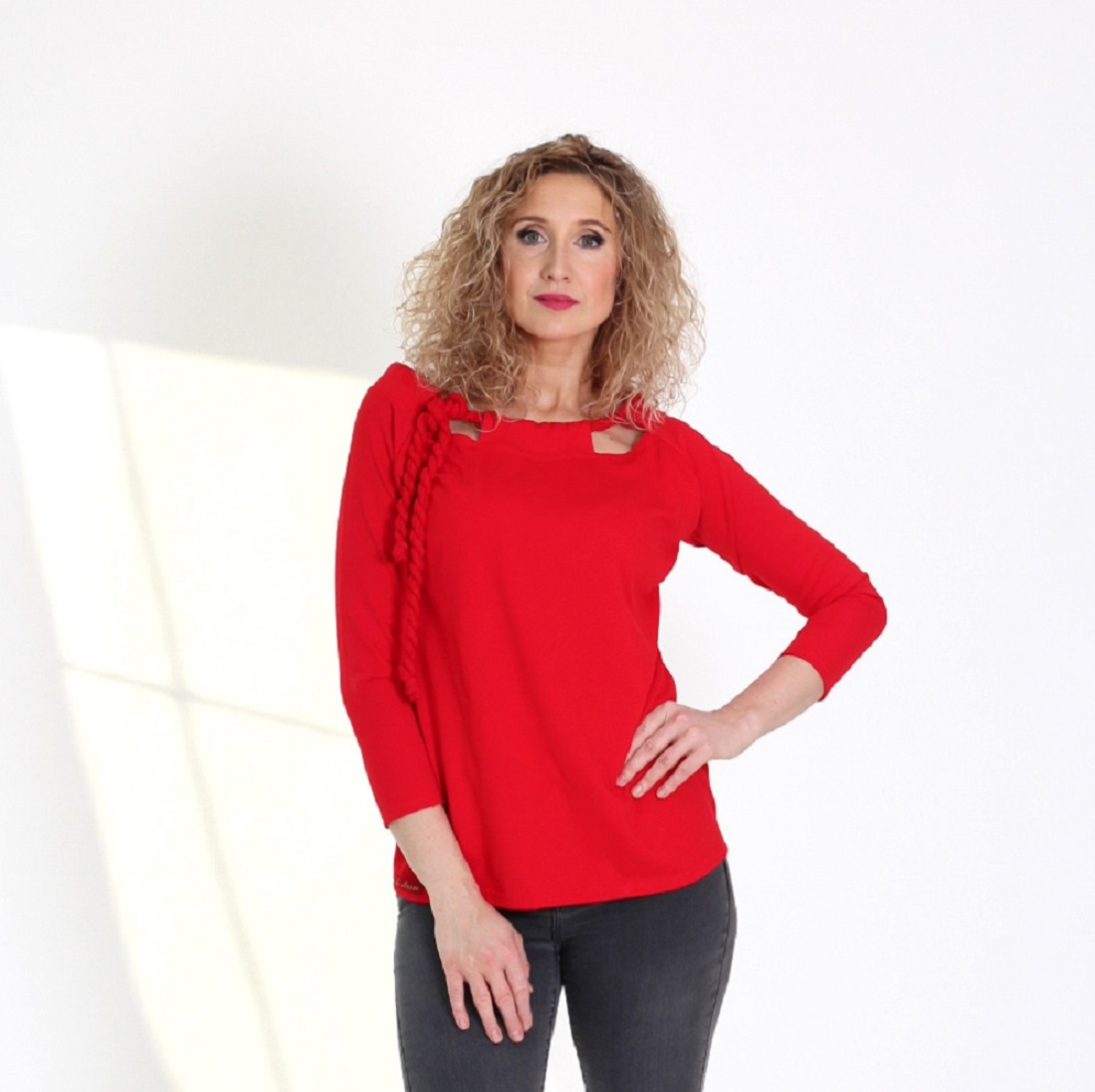 Červená raglánová halenka s vázáním