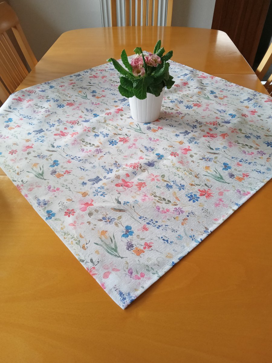 Ubrus barevné luční kvítí 80 x 80 cm