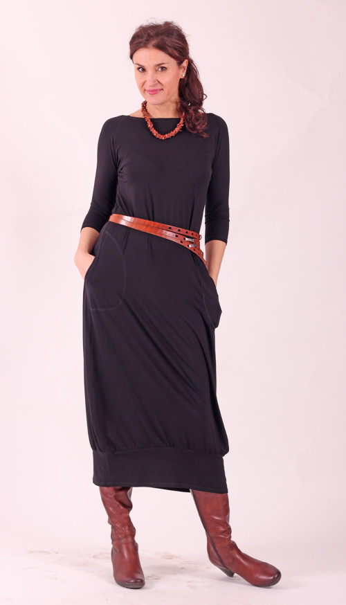 Dlouhé černé šaty s lodičkovým výstřihem 