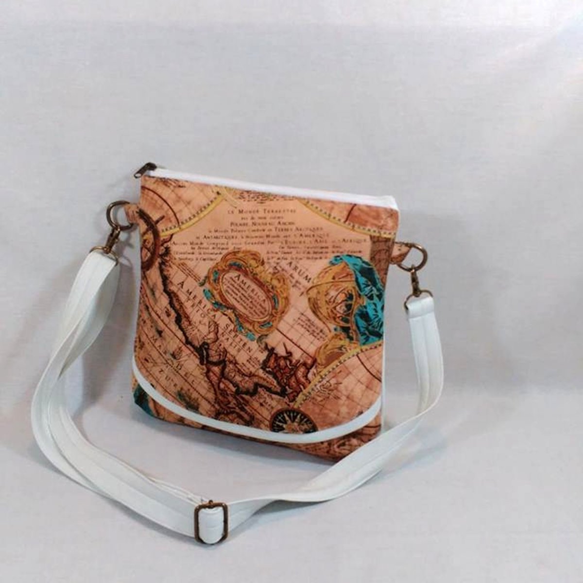 Mini kabelka-na cestu kolem světa