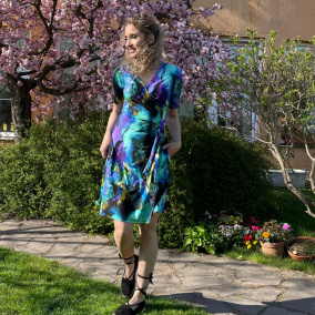 Zvonové zavinovací šaty barevné