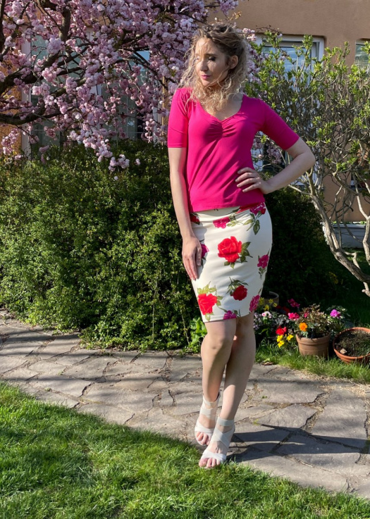 Květovaná pouzdrová sukně