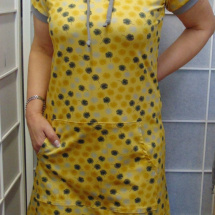 Šaty s kapucí - pampelišky na žluté (bavlna)