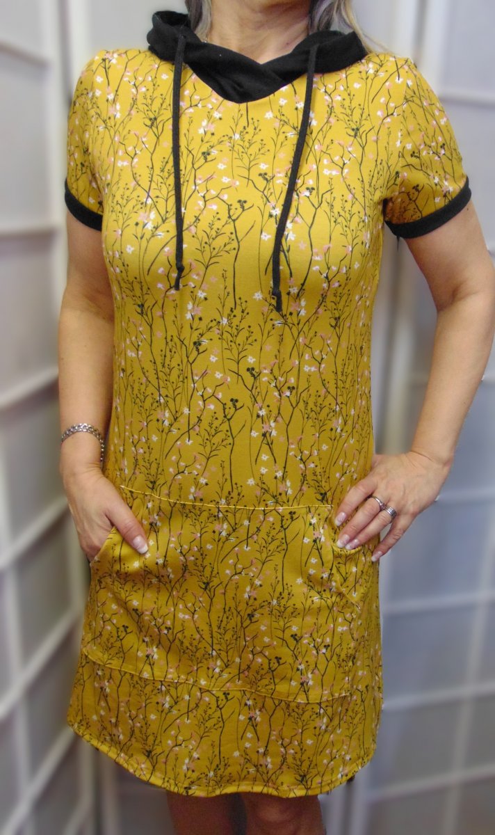 Šaty s kapucí - kvítky na hořčicové (bavlna)