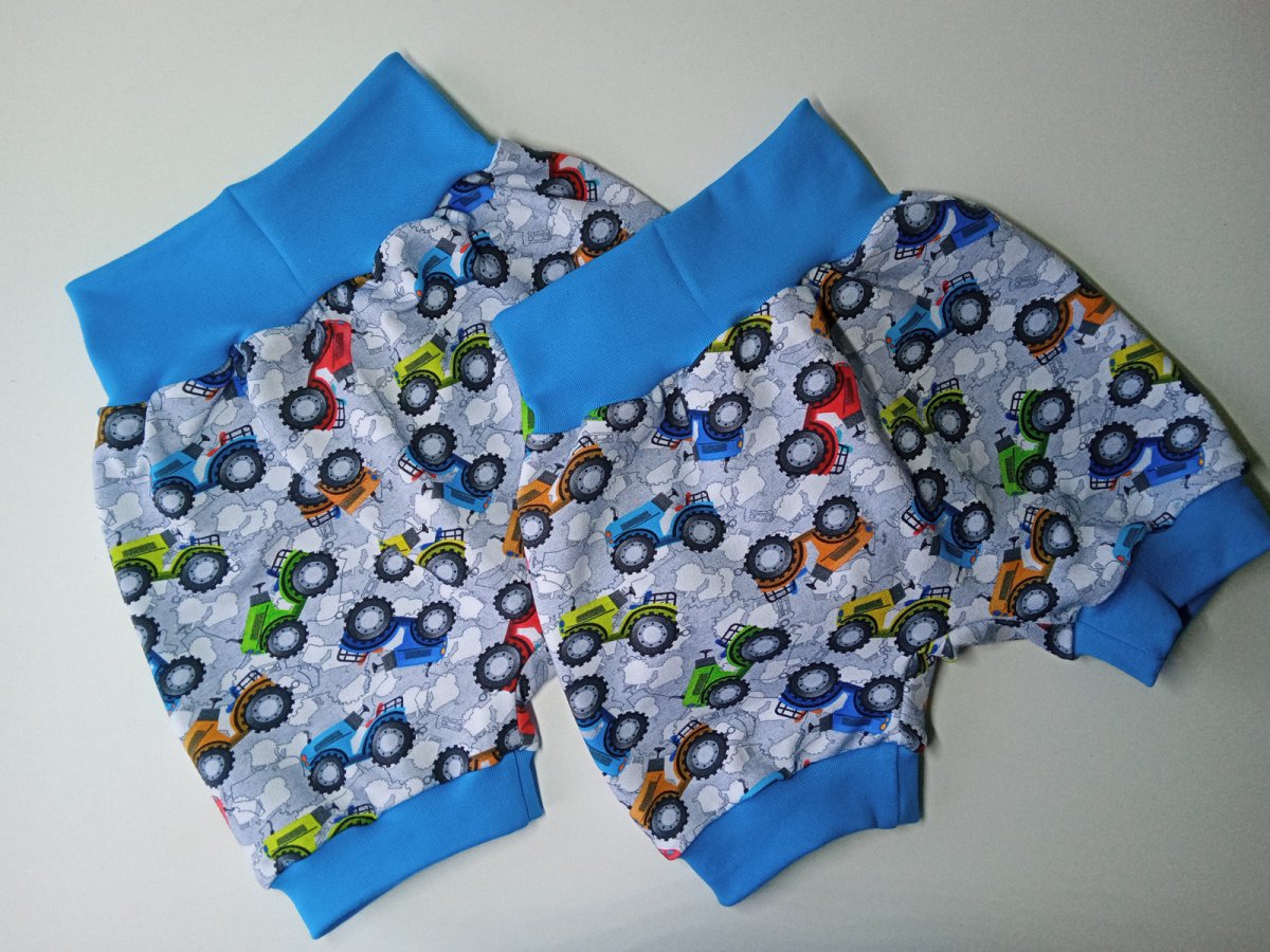 Dětské kraťasy traktory šedé