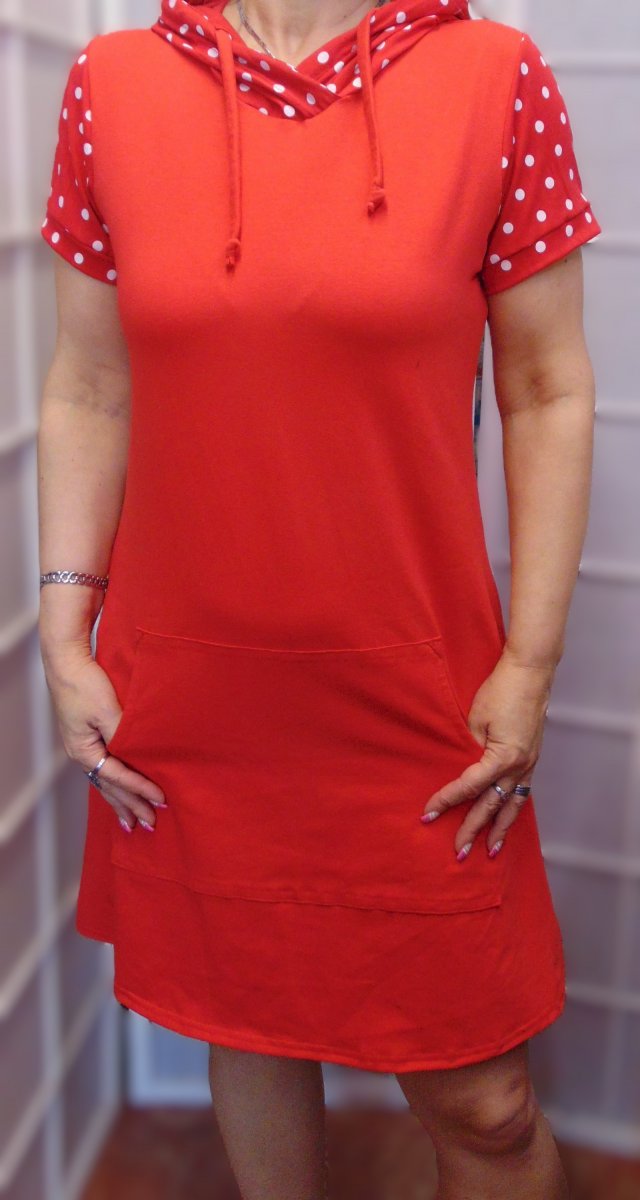 Šaty s kapucí - červené s puntíky (bavlna)