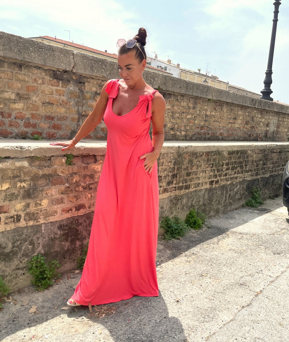 Zvonové šaty dlouhé s vázáním na ramenou korálové