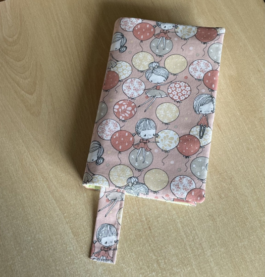 Obal na knihu ROSTOUCÍ - balónky a dívka