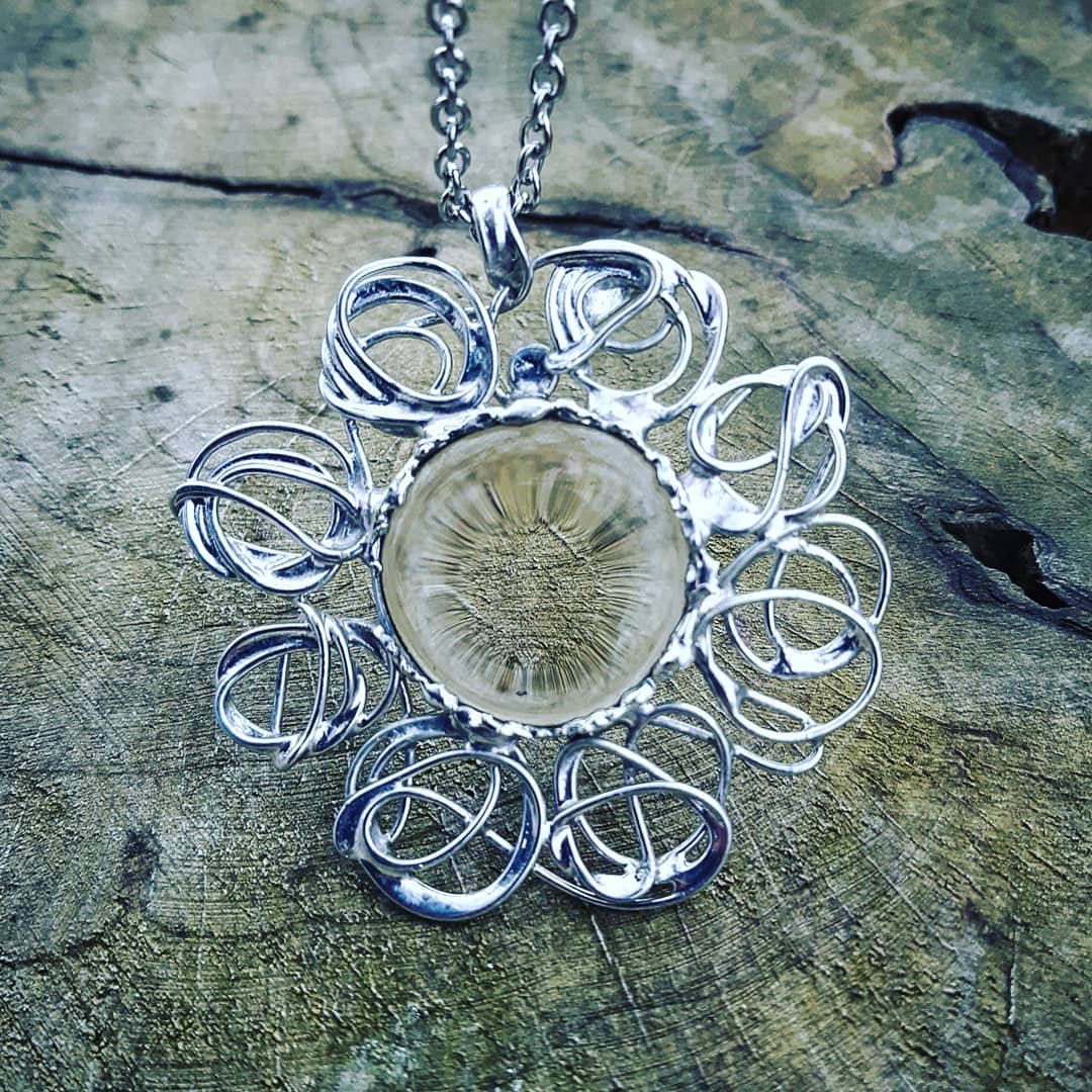 Křišťálový amulet 