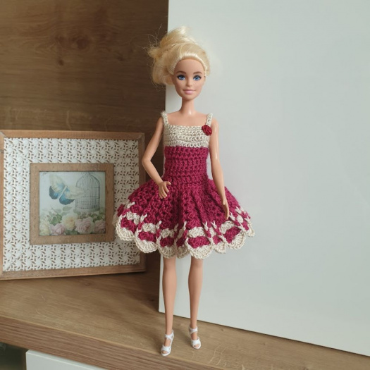 Šaty pro Barbie