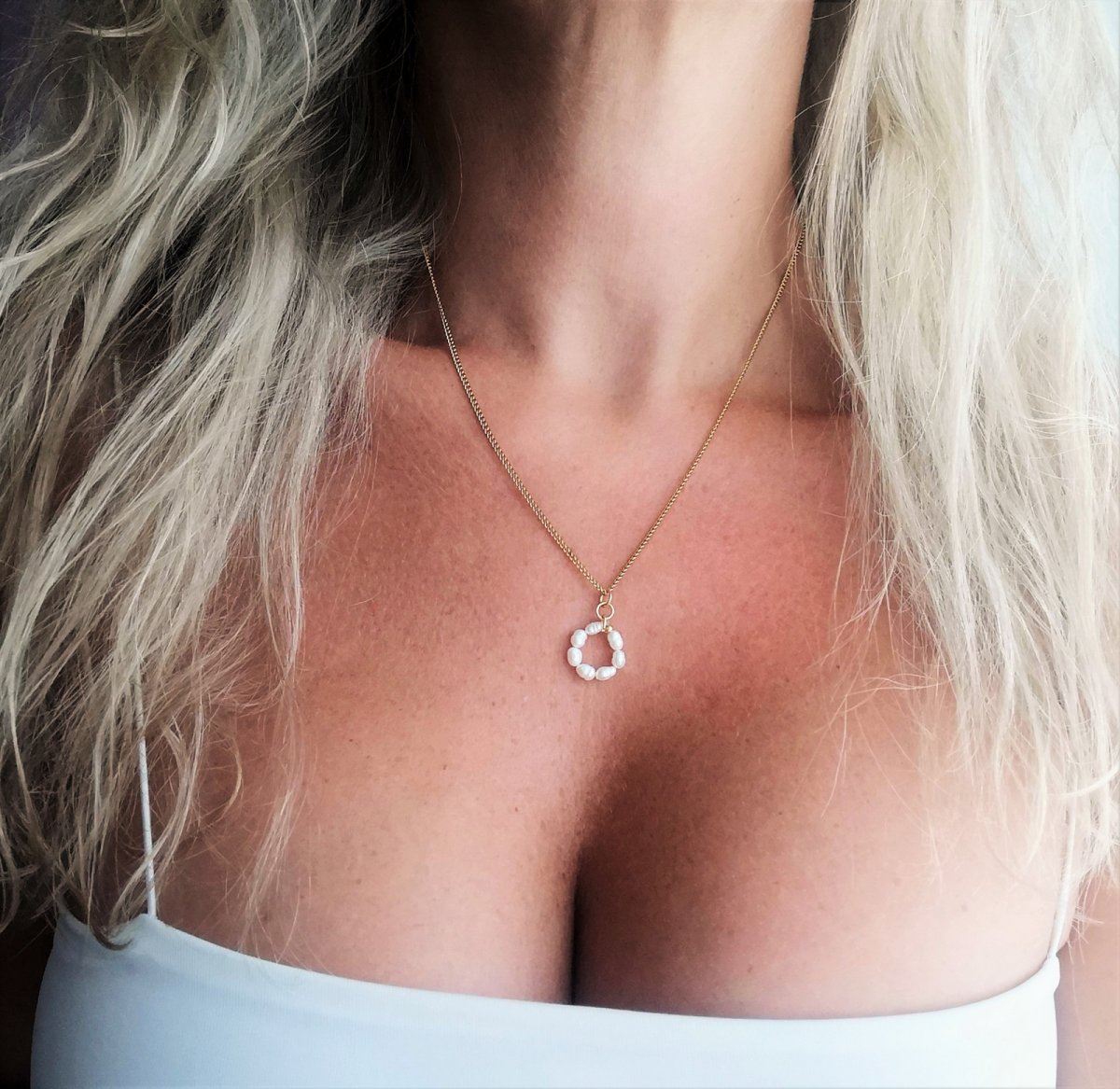 Náhrdelník*kroužek z říčních perel*zlatá chir.ocel