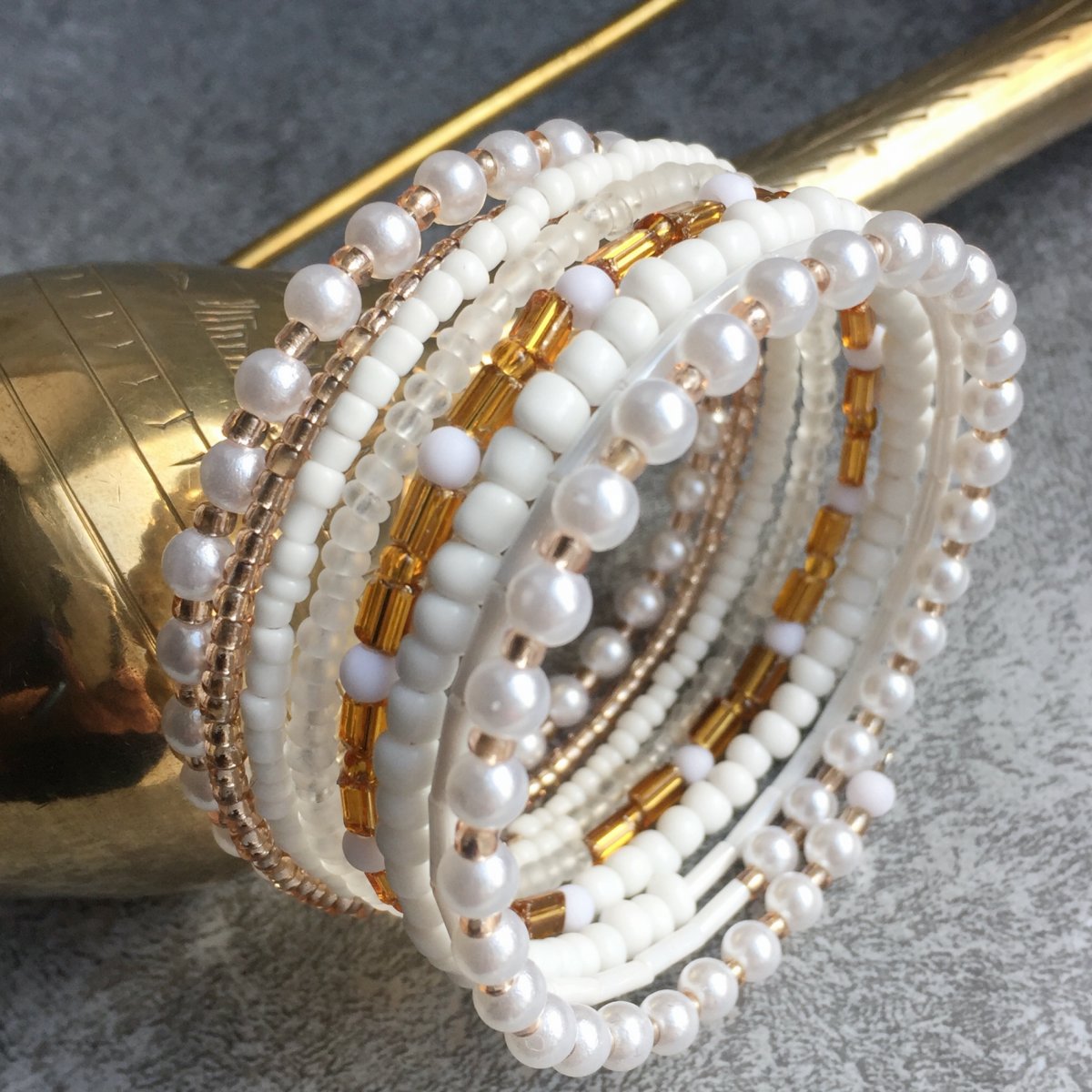 Náramek bílo zlatý