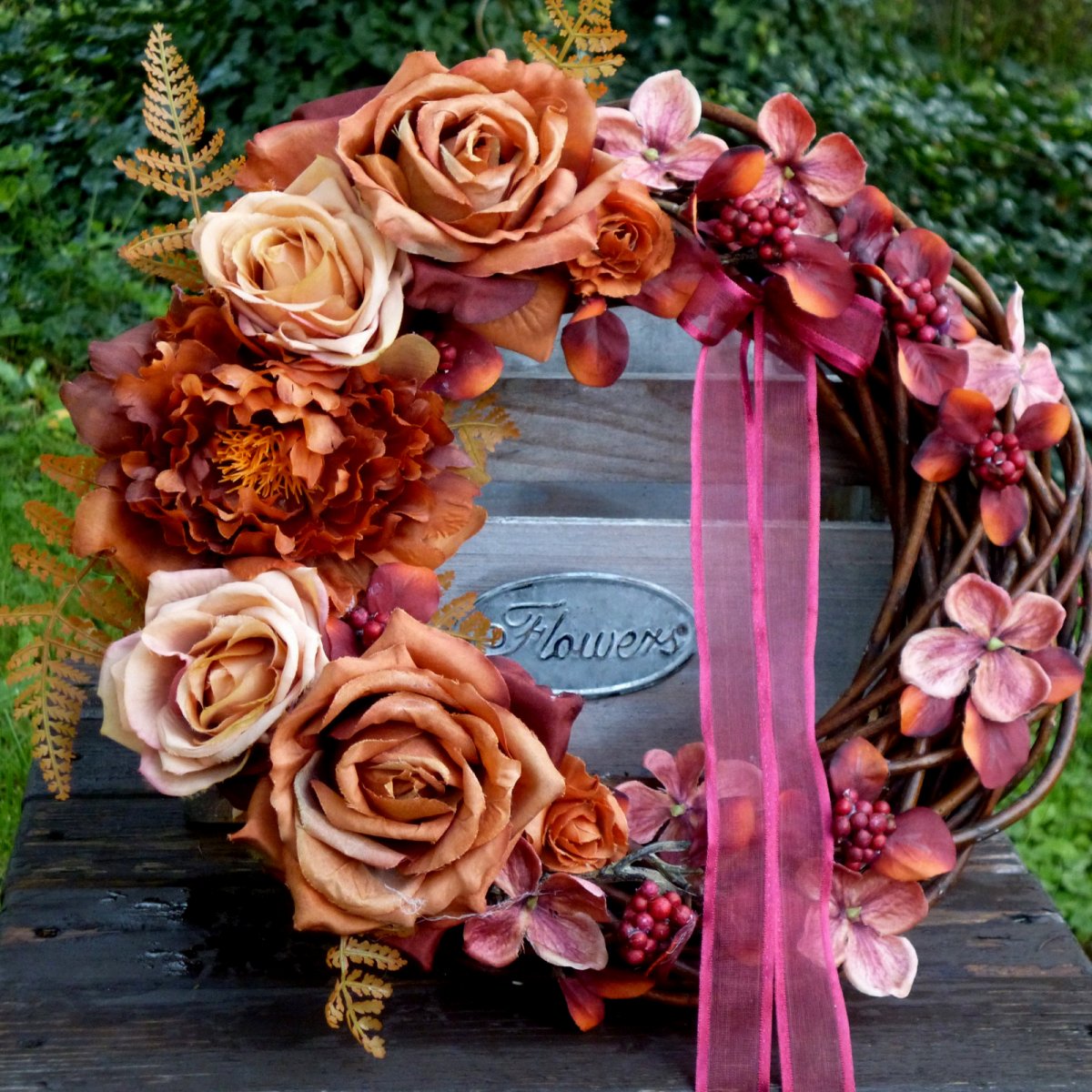 Skořicový věnec s hedvábnými květy