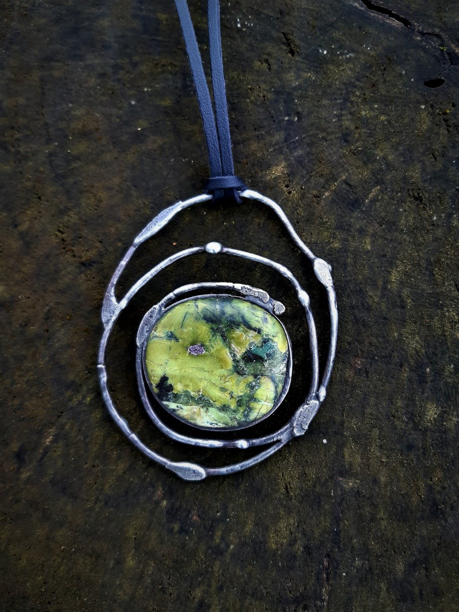 Náhrdelník "Stichtite Hill"