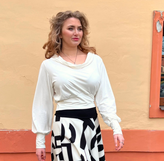 Halenka pasová s chomoutkem smetanová