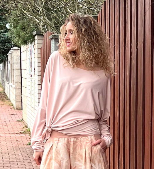 Oversize pudrová netopýří tunika dlouhý rukáv