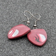 S kapkou červeného