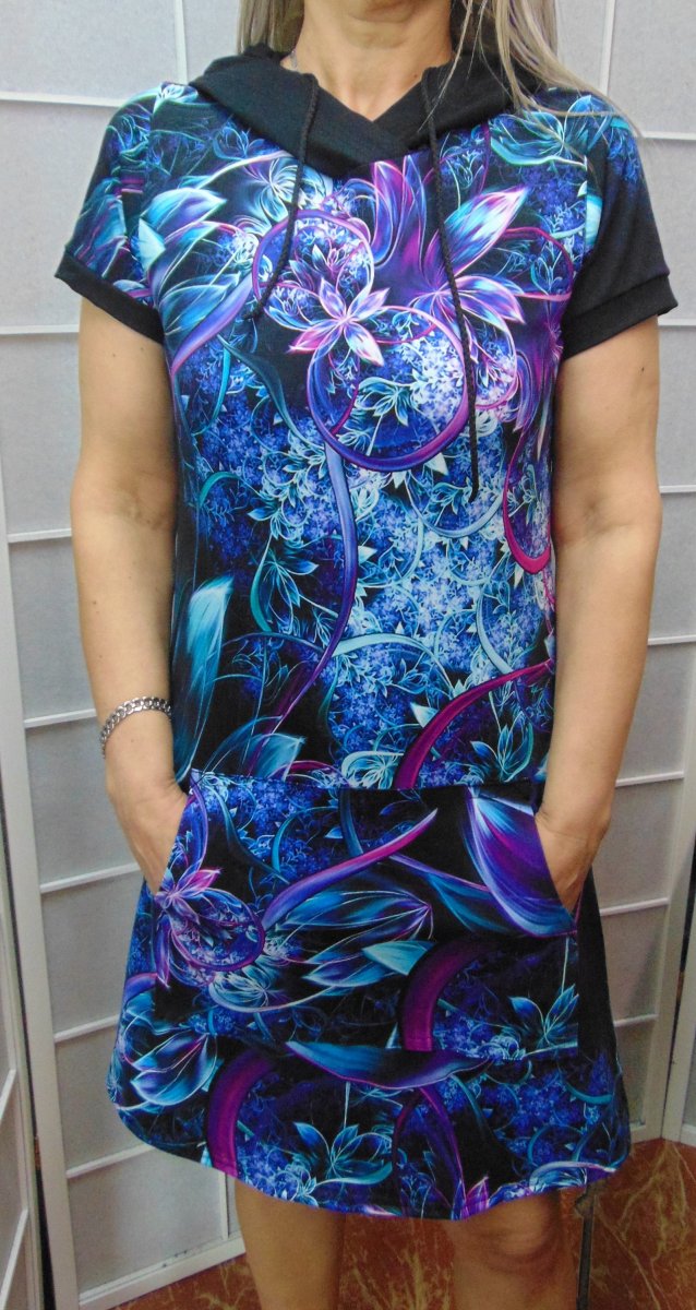 Šaty s kapucí - modrofialová abstrakce S - XXXL