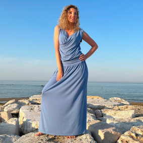 Modré krížené šaty dlouhé