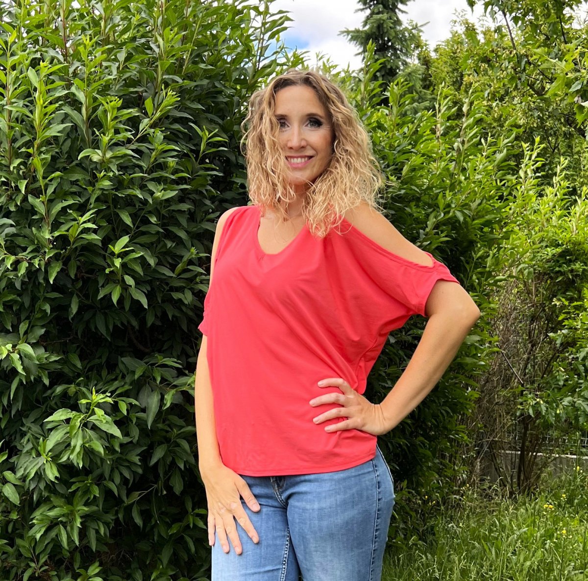 Korálová tunika volná ramena krátký rukáv