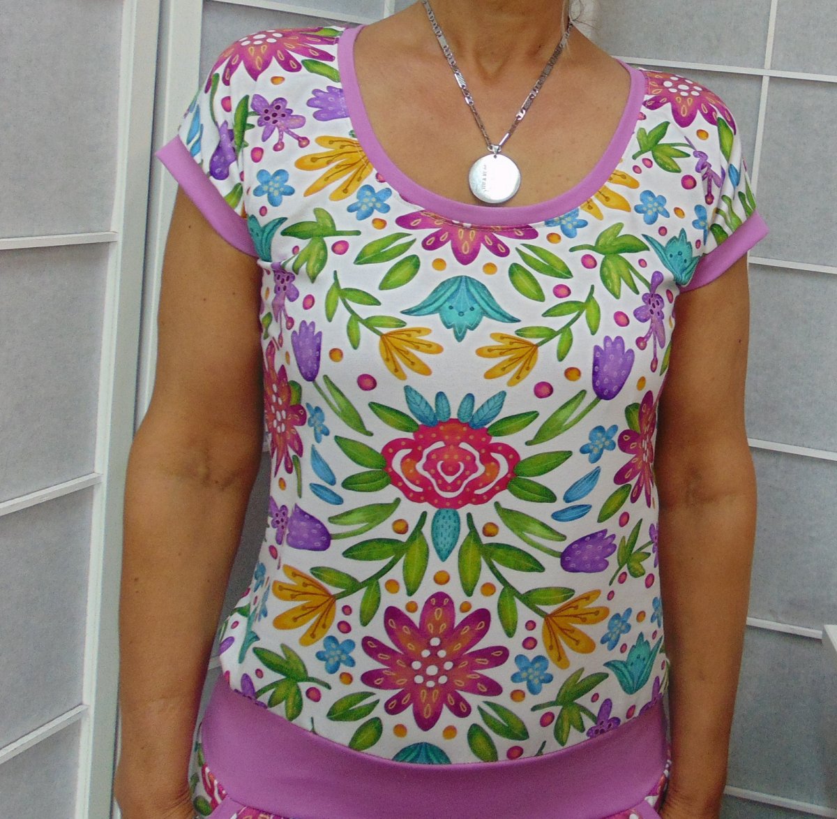 Tričko - květy na bílé (bavlna)