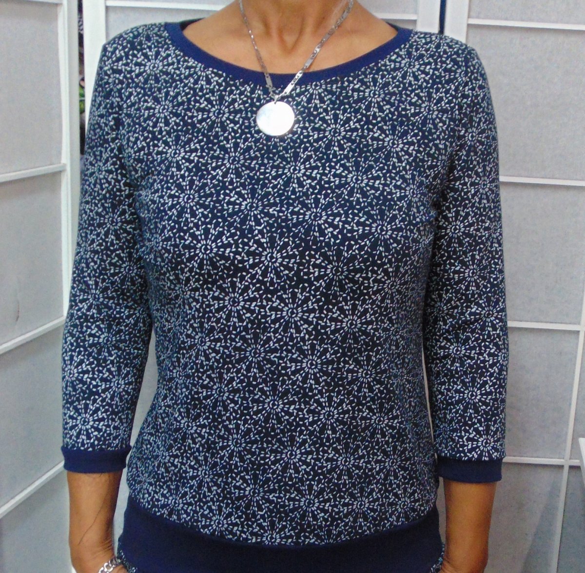 Tričko s 3/4 rukávem - vzor na tmavě modré (bavlna)