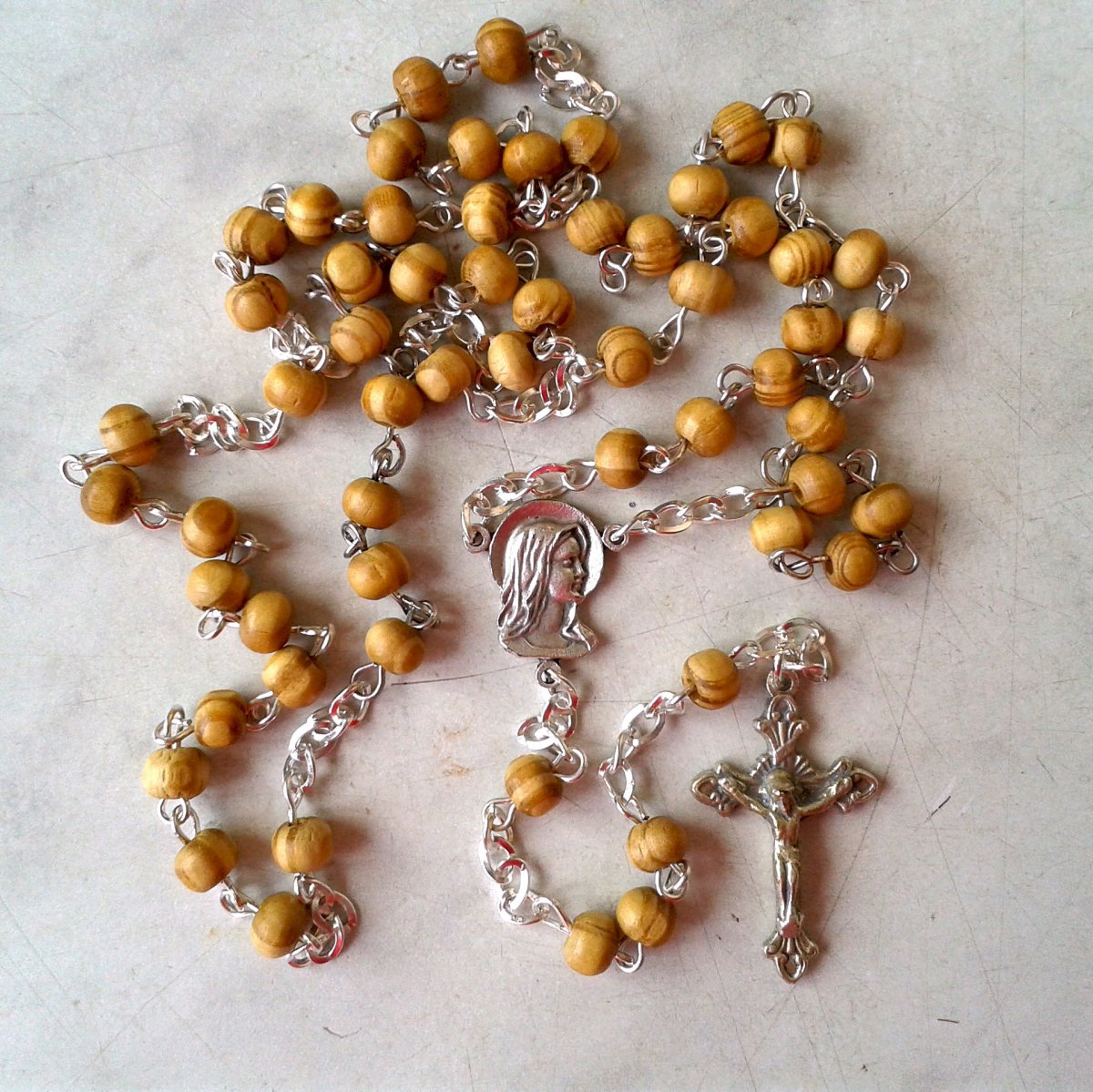 aiv1419	Růženec dřevěný