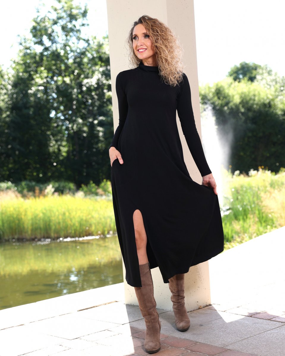 Zvonové šaty s rozparkem černé