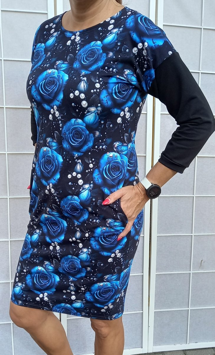 Šaty s kapsami - růže a perly (teplákovina)