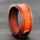 Kožený náramek ručně obšitý