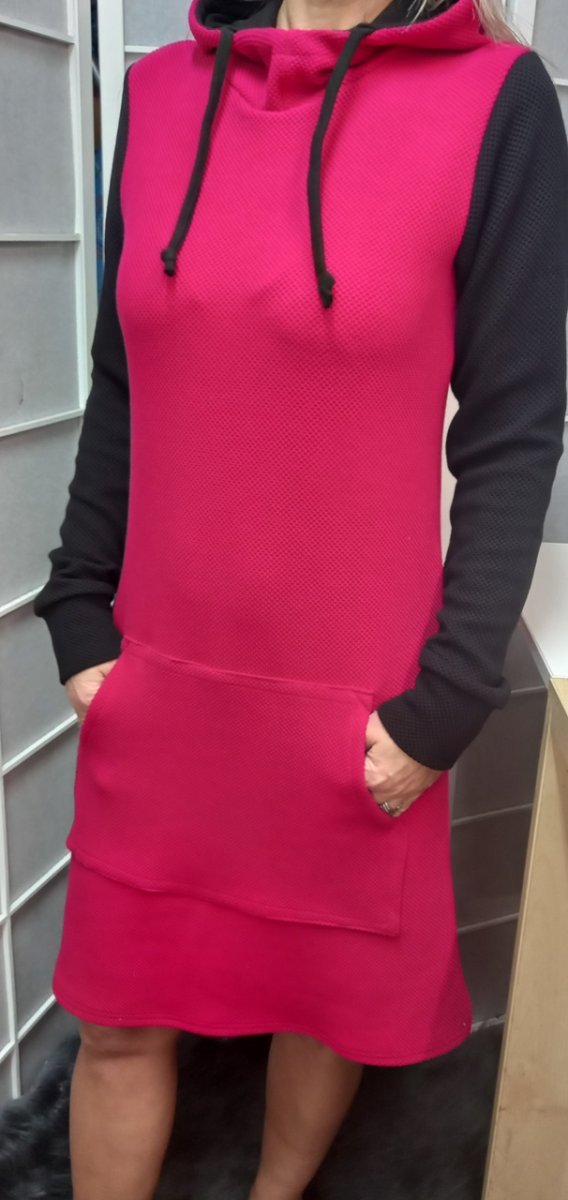 Mikinové šaty s kapucí - magenta s černou (teplákovina)