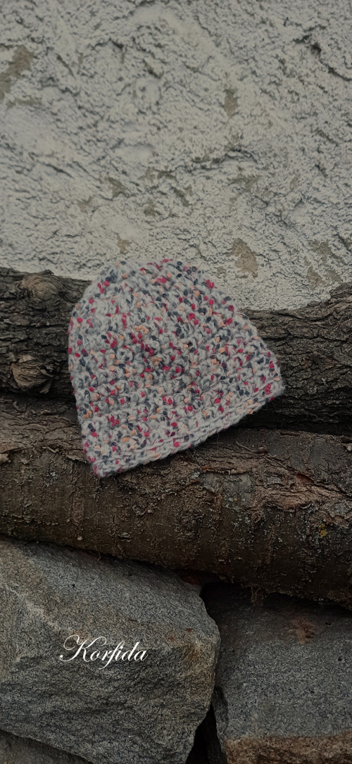 Čepice háčkovaná melírovaná do šeda