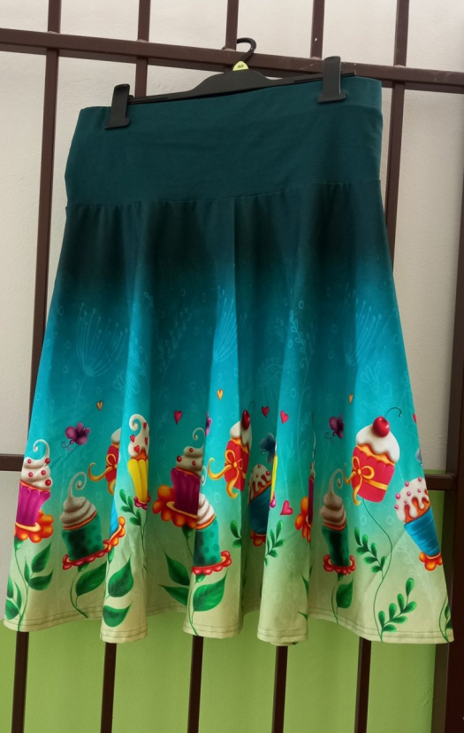 Půlkolová sukně s vysokým pasem - dortíky, velikost L/XL 