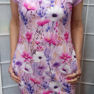 Šaty s kapsami - květy na růžové (bavlna)