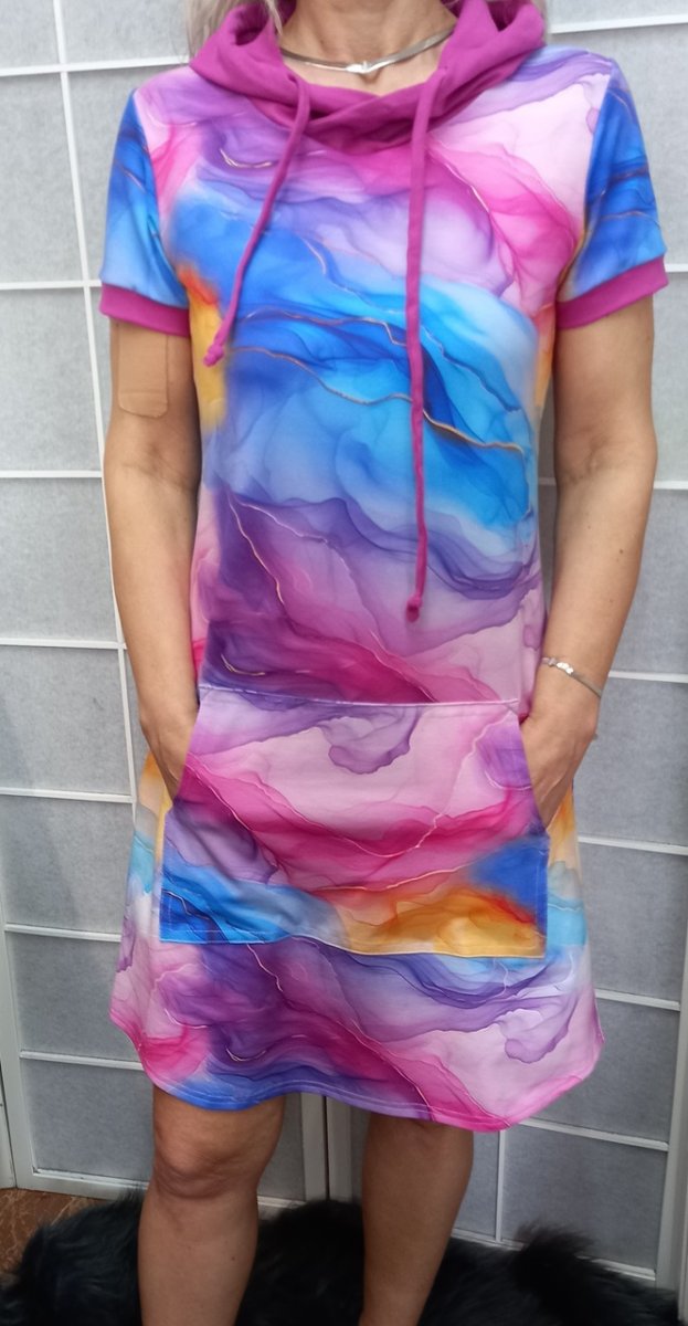 Šaty s kapucí - duhový vzor S - XXXL